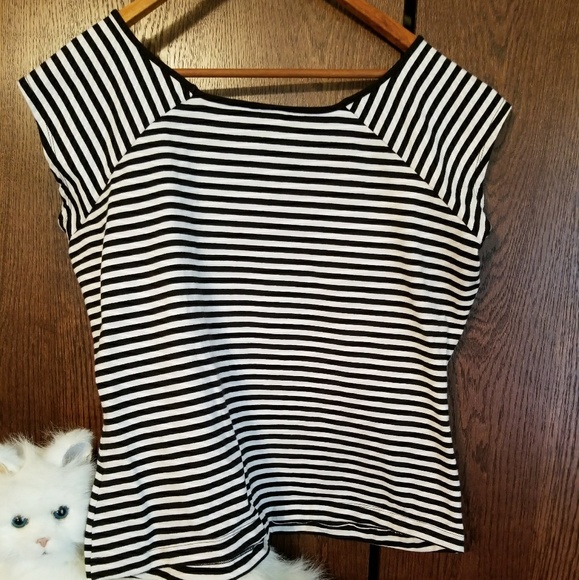 Thalia Sodi black/White top w fruit embellishments - Picture 2 of 4